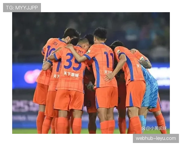 边裁争议判罚引热议，赛季关键阶段影响球队心态