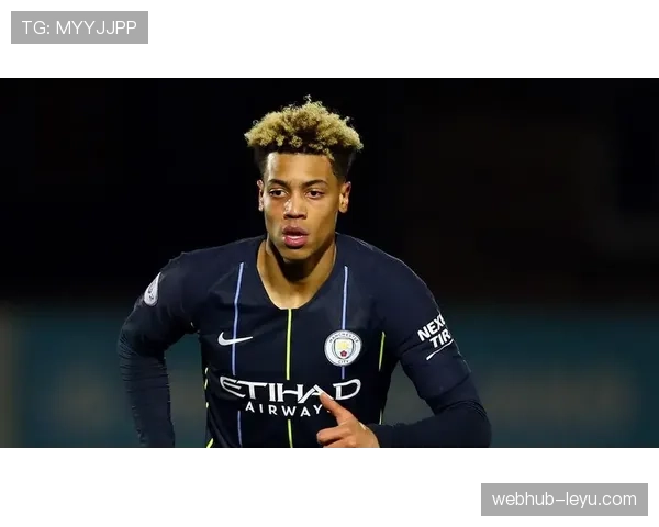 菲利克斯与福登：体系适配性及成长环境对比分析