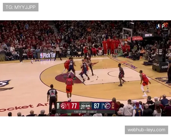 巴恩斯篮下强攻制造错位 拉开球队进攻空间明显提升